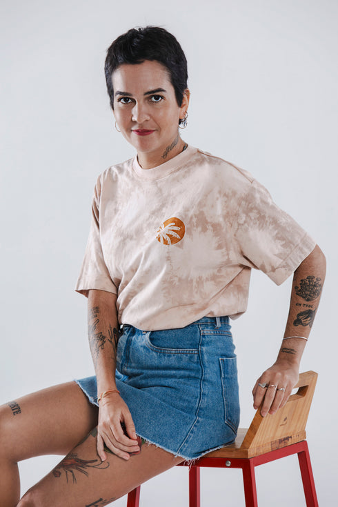 Camiseta Agroecológica Quintal Tie-dye Urucum e Angico - Fit Oversized